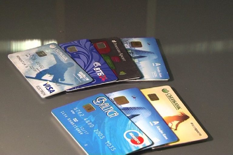 Телефонные мошенники, притворяясь судебными приставами, воруют деньги с банковских карт