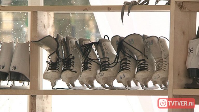 Посетители не могут попасть на каток в городском саду