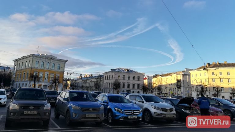 В небе над Тверью появились загадочные кольца