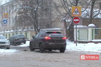 «А мне туда надо» - тверские водители, игнорируя ПДД, выезжают на встречную полосу