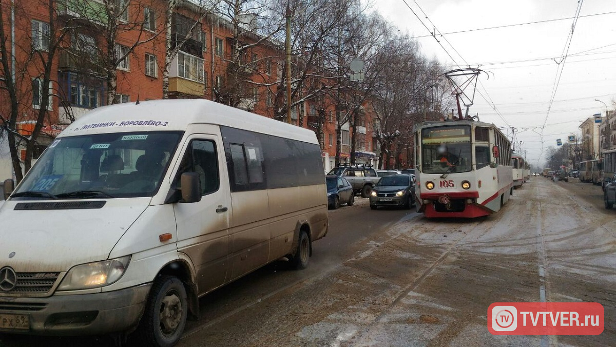 В Заволжском районе Твери произошло ДТП с маршруткой