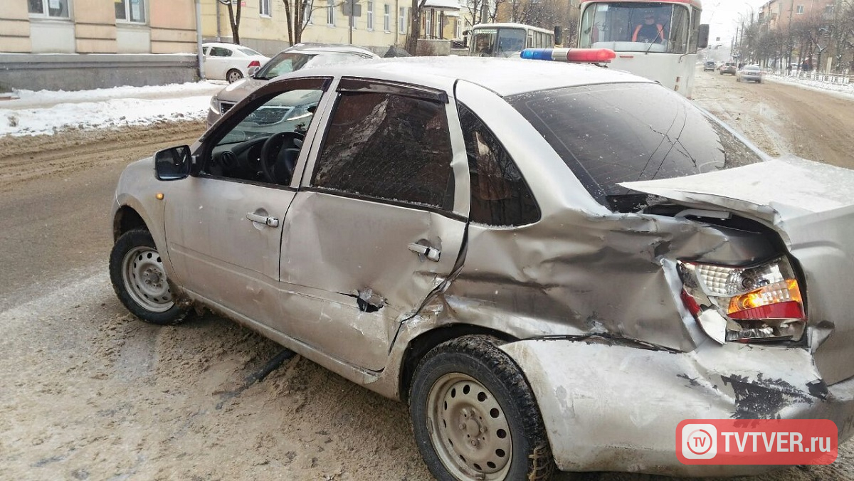 В Заволжском районе Твери произошло ДТП с маршруткой