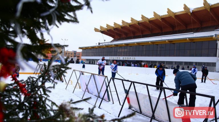 В «Хоккее на Волге – 2018» поучаствовали около тысячи спортсменов-любителей
