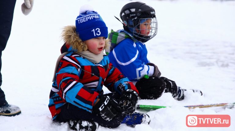 В «Хоккее на Волге – 2018» поучаствовали около тысячи спортсменов-любителей
