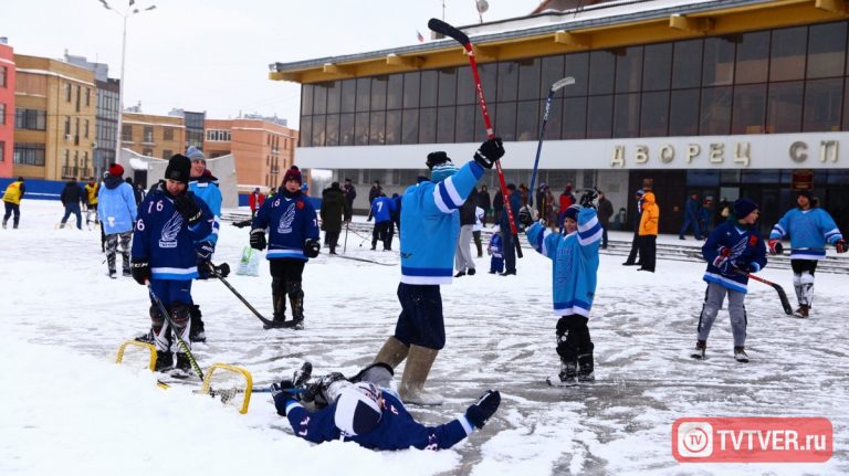 В «Хоккее на Волге – 2018» поучаствовали около тысячи спортсменов-любителей
