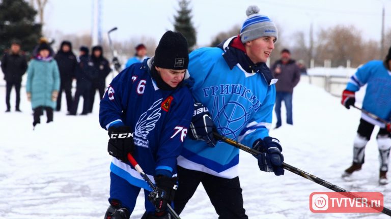 В «Хоккее на Волге – 2018» поучаствовали около тысячи спортсменов-любителей