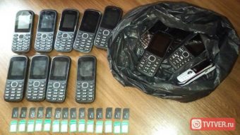 Абонент не абонент: в Бежецкой колонии пресекли попытку передачи телефонов осужденным