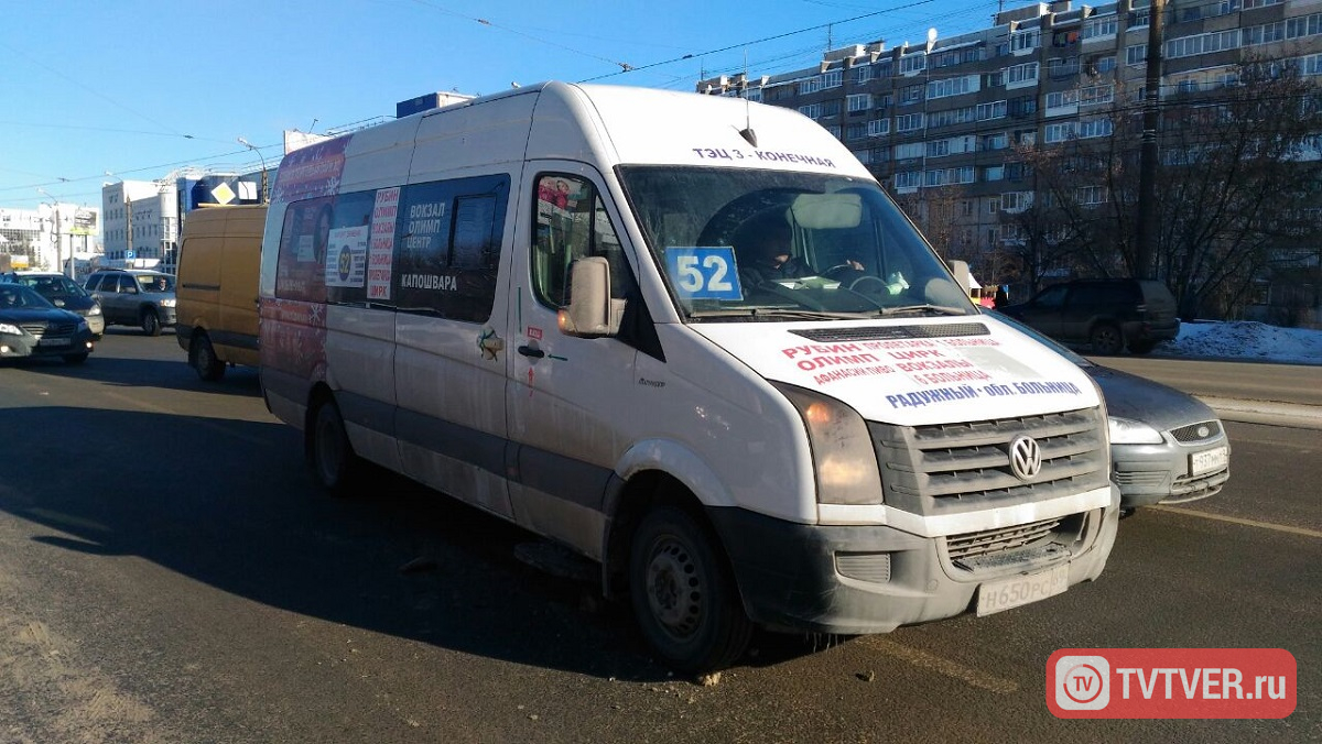 В Твери на площади Капошвара произошло ДТП с маршруткой