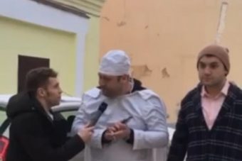 «Сосулька вошла в голову и вышла из причинного места»: актёр Тарас Кузьмин снял видео о падении на него глыбы льда