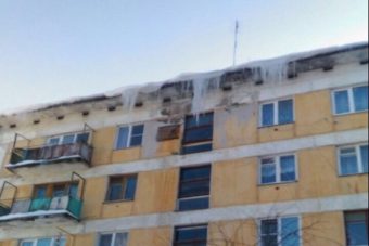 В Тверской области с сосульками борются следователи, но не коммунальщики