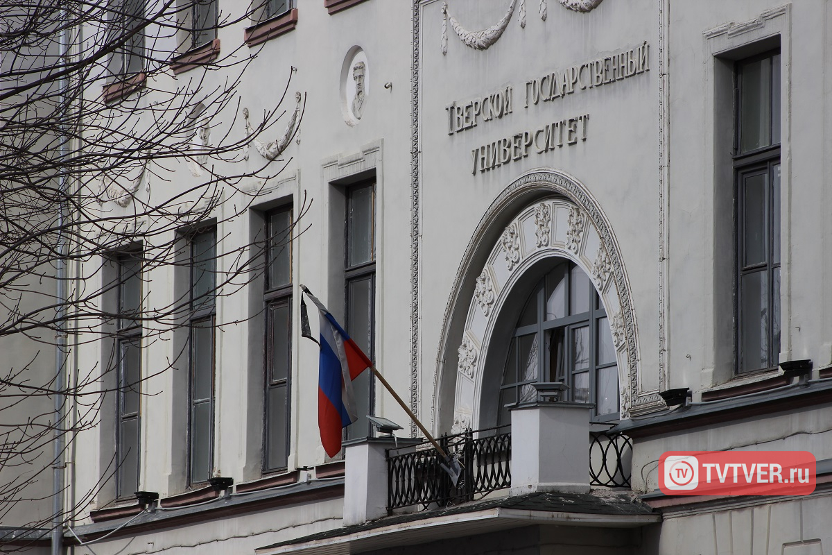 В Твери в День траура по погибшим в Кемерово приспустили государственные флаги