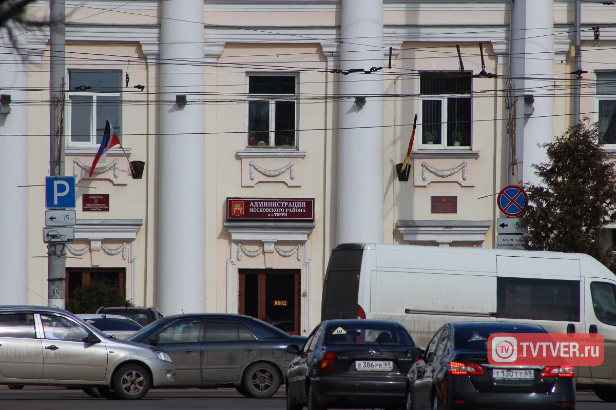 В Твери в День траура по погибшим в Кемерово приспустили государственные флаги