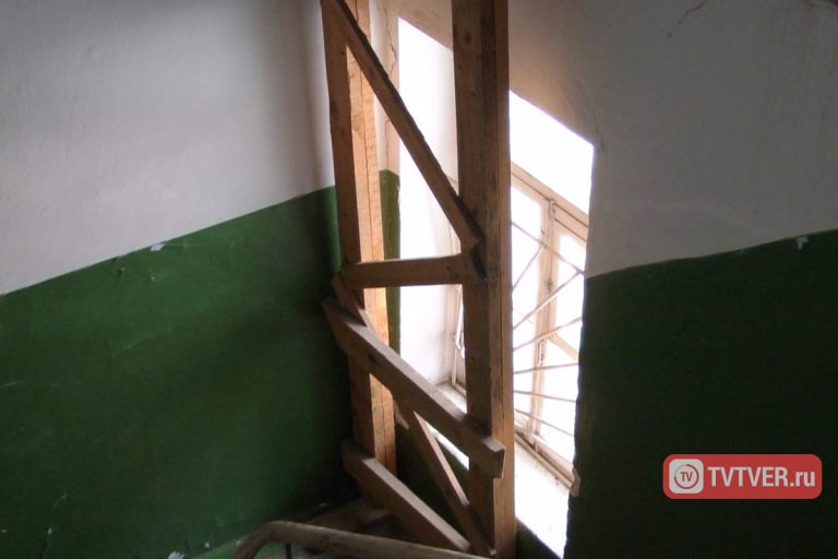 Разрушающийся дом на Советской еще полтора десятка лет назад был небезопасен для жителей