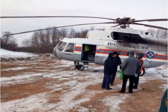 В Тверской области вертолёт Ми-8 санавиации МЧС доставил бригаду медиков к тяжелобольной пациентке
