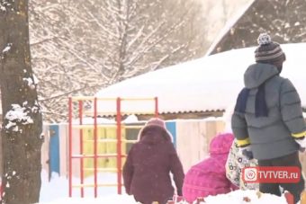Детские площадки в Тверской области оказались опасны
