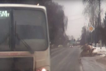 Лобовое столкновение маршруток в Твери зафиксировал видеорегистратор