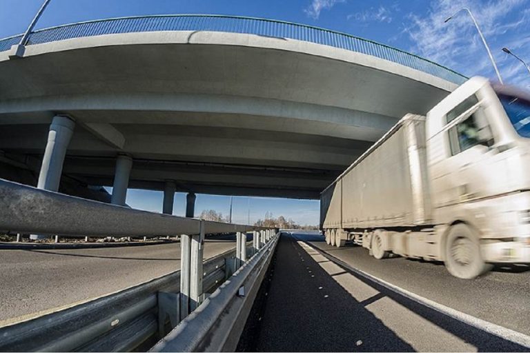 У предпринимателя из Тверской области угнали фуру с детскими игрушками