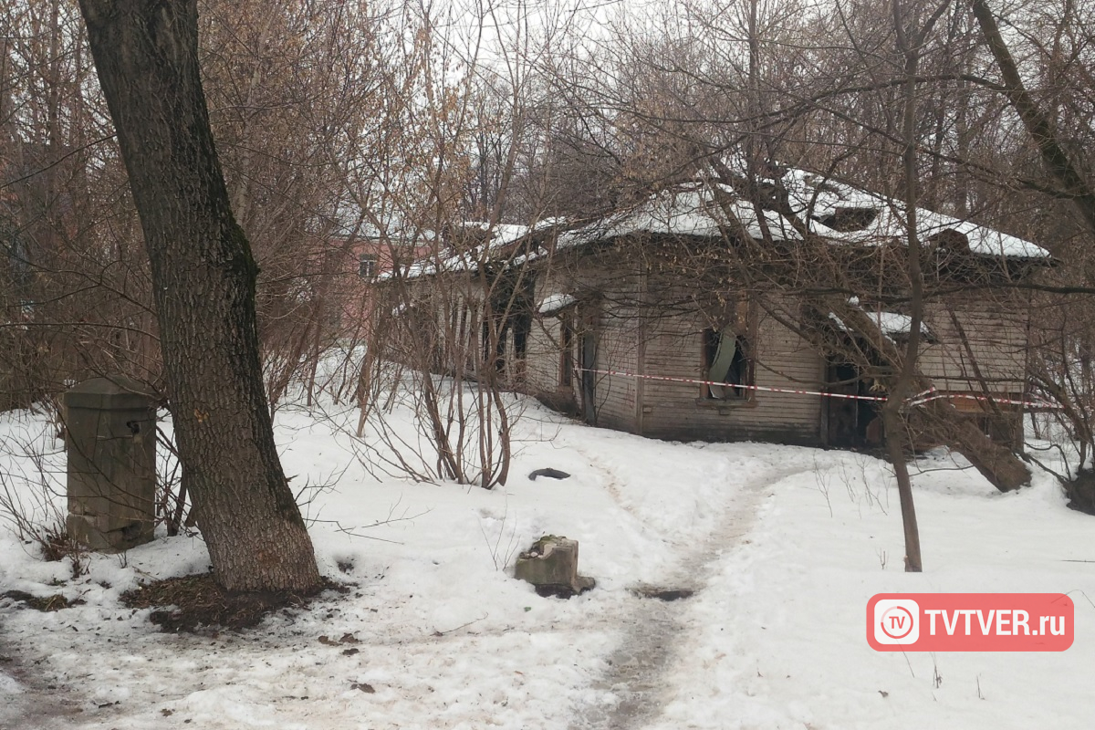 В Твери в заброшенном здании кровля придавила мужчину