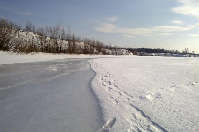 В Тверской области появились места, где опасно выходить на лед