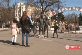 В Твери игрушки, оставленные жителями в память о погибших в Кемерово, отправят в Дмитрово-Черкассы