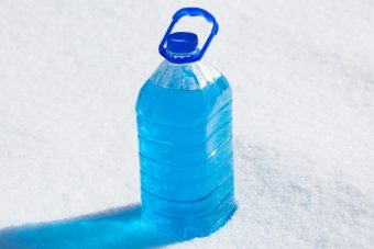 В Тверскую область завезли опасную для здоровья незамерзайку