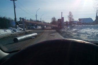 В Вышнем Волочке второй раз за месяц снесли ограничитель высоты автотранспорта