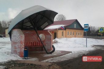 В селе под Тверью остановку превратили в арт-объект
