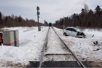 В Тверской области столкнулись поезд и Лада Гранта