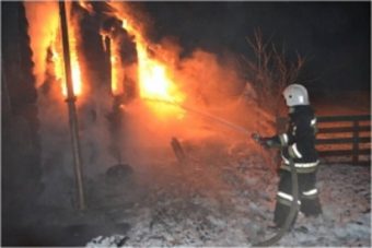 На пожаре под Осташковом обгорел мужчина