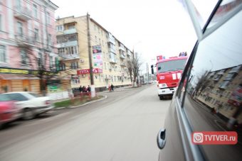 В центре Твери загорелся жилой дом - эвакуирована женщина