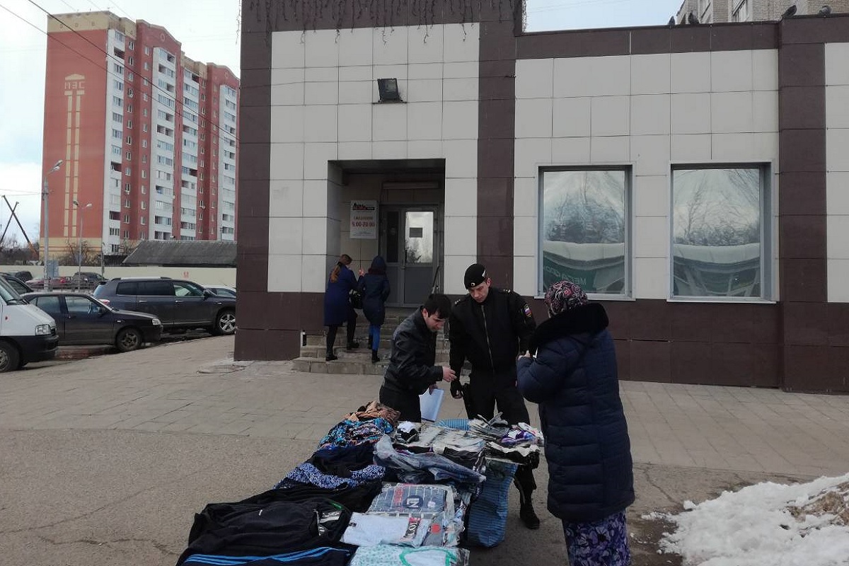 В Твери наказали нелегальных торговцев носками и нижним бельем