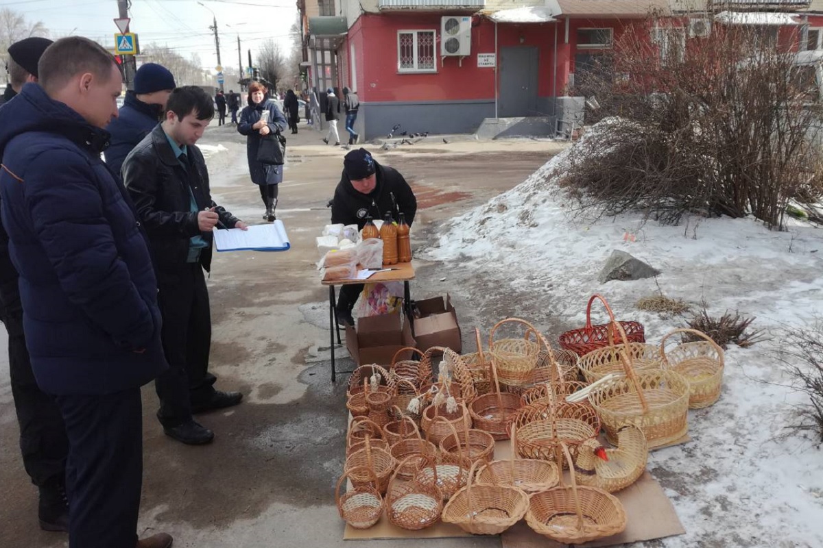 В Твери наказали нелегальных торговцев носками и нижним бельем