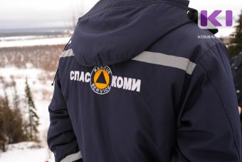 Тверская фура загородила улицу в Сыктывкаре - работали спасатели
