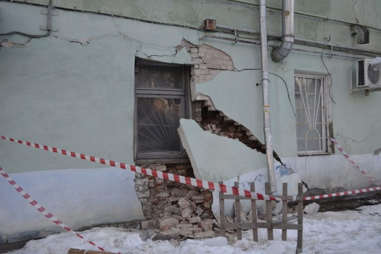В Твери из-за обрушившейся стены на Советской,7 возбудили уголовное дело