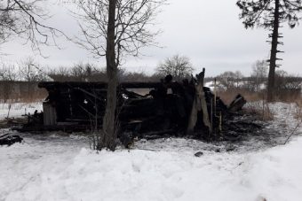 Следователи выясняют обстоятельства гибели мужчины на пожаре в Тверской области
