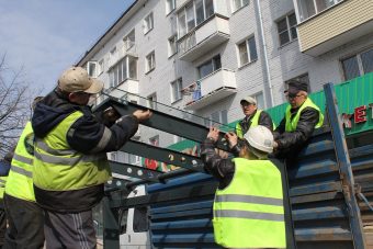 На улице Вагжанова в Твери начали устанавливать новые остановки