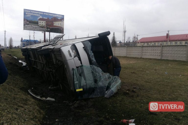 Подробности смертельного ДТП в Тверской области: 12 человек пострадали, 1 погиб
