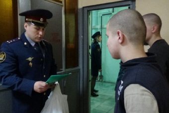 Арестанты лучших камер СИЗО №1 в Твери получили в подарок конфеты