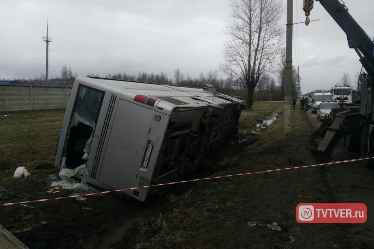 Подробности смертельного ДТП в Тверской области: 12 человек пострадали, 1 погиб