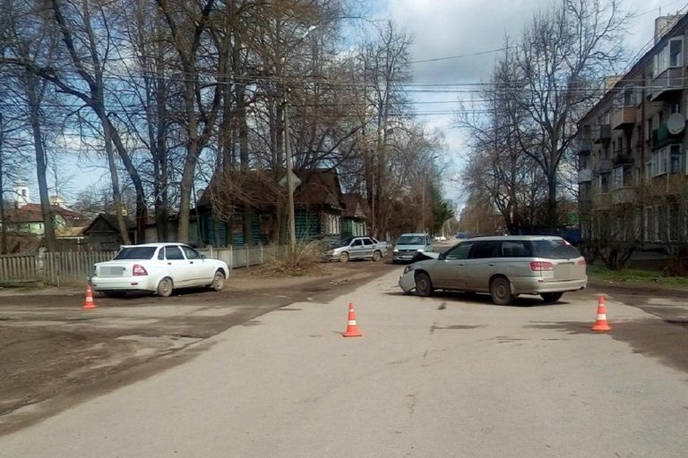 В Тверской области водитель «Лада Приора» спровоцировал ДТП и сам пострадал