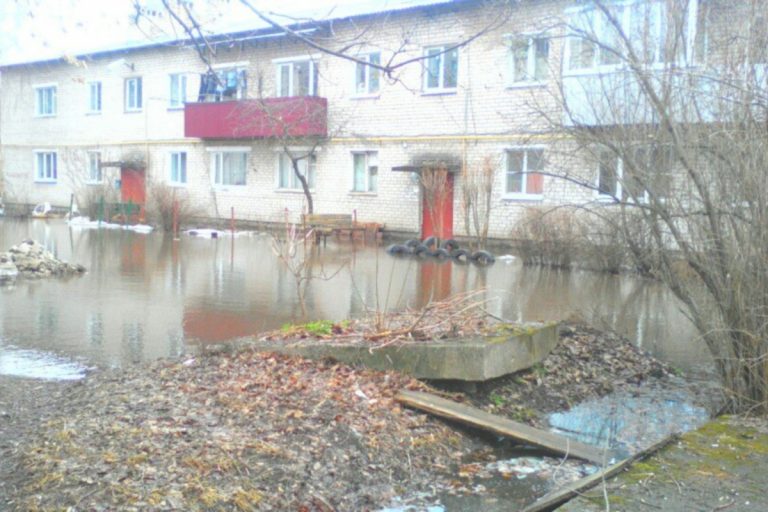 В Тверской области жилой дом может превратиться в бассейн