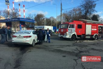 В Твери в ДТП с участием такси пострадал человек