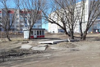 В Твери снесли продуктовый ларек, пустовавший полгода