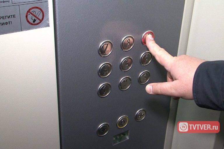 В Твери началась приёмка работ по замене лифтов