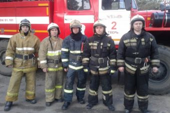 В Твери пожарные спасли троих человек из огня