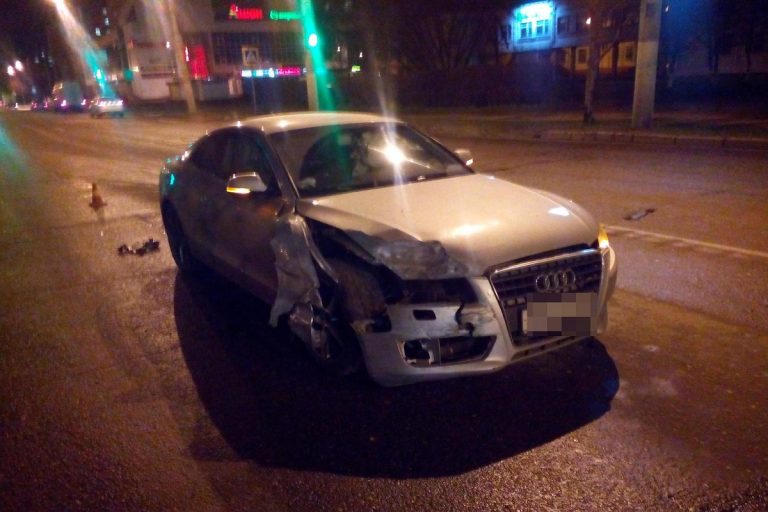 В Твери 18-летний водитель спровоцировал ДТП, пострадала женщина