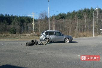 Под Тверью мотоциклист получил тяжелые травмы в аварии