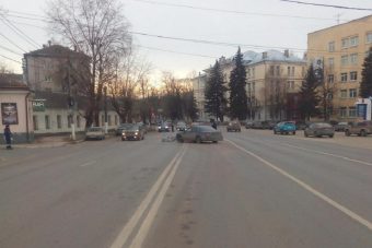 Тверской велосипедист нарушил ПДД и попал под автомобиль