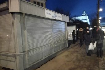 В центре Твери владелец демонтировал киоск с печатной продукцией