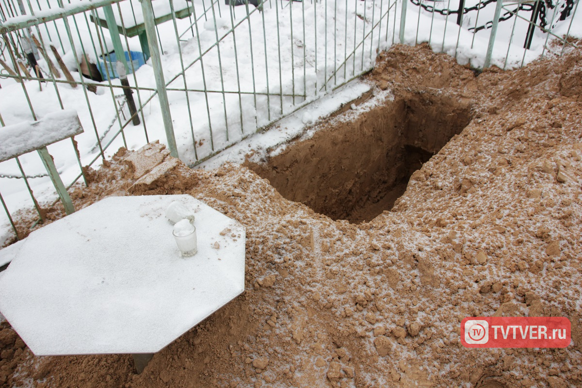 Контейнерная площадка на кладбище привлекла внимание прокуратуры в Тверской области